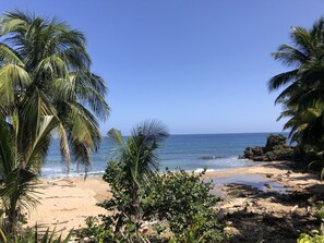 Beach nearby, sun loungers, beach towels