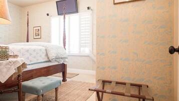 1 makuuhuone, työpöytä, silitysrauta/-lauta, vauvan matkasänky