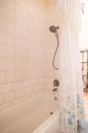 Haartrockner, Seife, Toilettenpapier