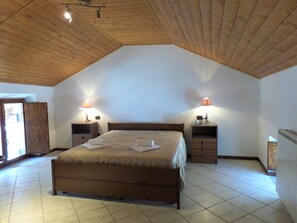 Appartamento | 3 camere, biancheria da letto ipoallergenica, una scrivania