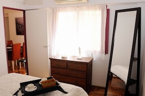 2 bedrooms, desk, iron/ironing board, free WiFi