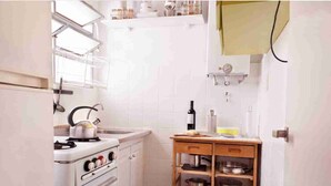 Kaffetrakter/tekoker, mikrobølgeovn, ovn og brødrister