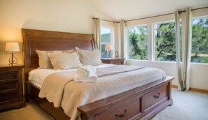 7 bedrooms, desk, iron/ironing board, WiFi