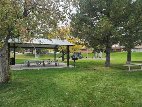 Camelot Cottage - Private Home