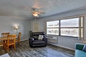 TV - Ocean View Beach Suite #212 (New Smyrna Beach)