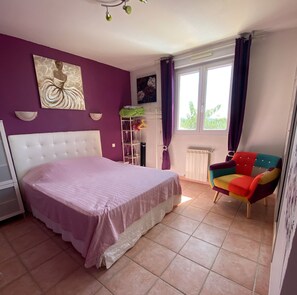 3 habitaciones, tabla de planchar con plancha, cuna de viaje y wifi 