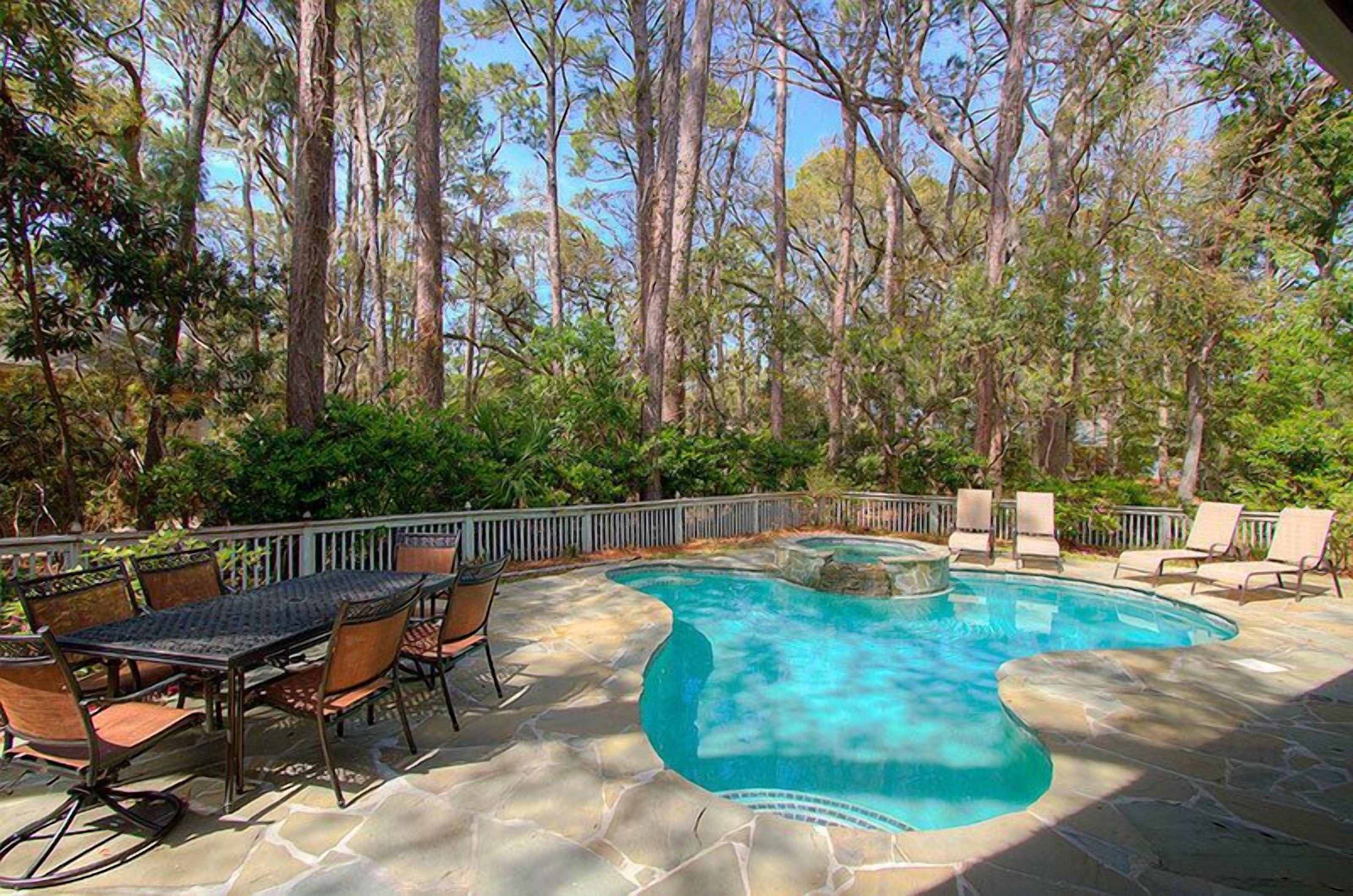 Beautifully Decorated Beach Home in Sea Pines w/ Private Pool/Spa, Walk to Beach
