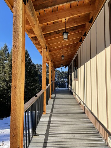 Mountain Retreat: Stunning Views, Off-Grid Luxury, Trails, Fishing, Stargazing