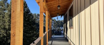 Mountain Retreat: Stunning Views, Off-Grid Luxury, Trails, Fishing, Stargazing