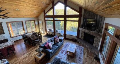 Mountain Retreat: Stunning Views, Off-Grid Luxury, Trails, Fishing, Stargazing