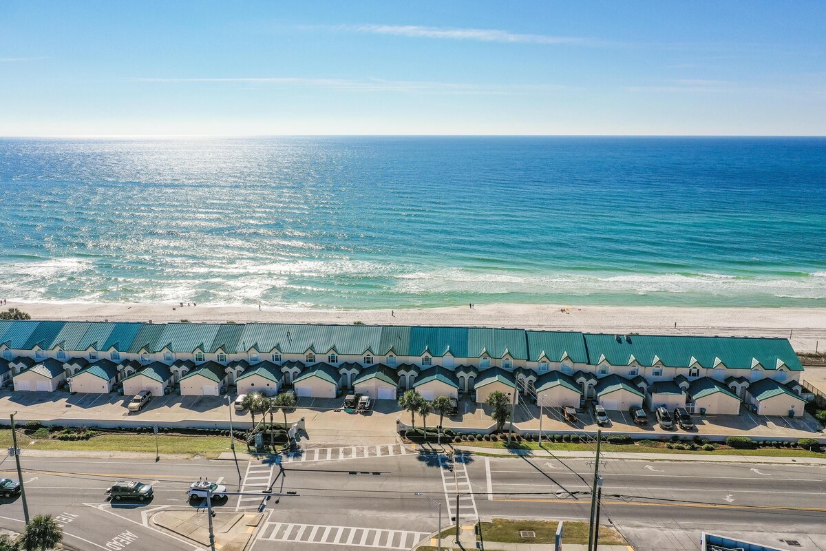 Beachside #8 - Beachfront - sleeps 8!