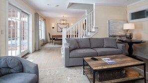 Televisión, chimenea y impresora 