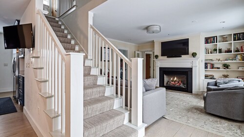 High End Townhouse, Centrally Located, to Skiing, Mountain Biking & Rec Path