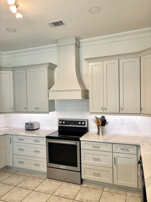 Fridge, microwave, oven, stovetop - 60 steps to private beach access-4BR home-Gulf Views-gated community (Santa Rosa Beach)