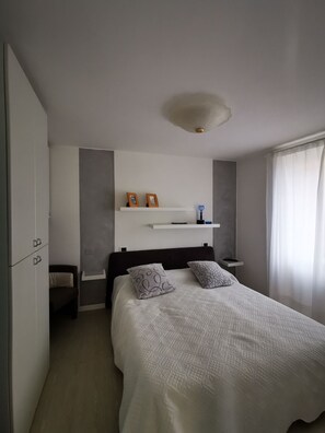 2 bedrooms, WiFi, bed sheets