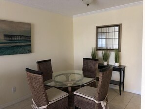 Dining - Beachcomber unit 401 (Longboat Key)
