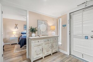 3 bedrooms, free WiFi, bed sheets - Oceanfront 3rd Floor- King/Queen/Queen-Updated and Nicely Decorated Great Rates! (Myrtle Beach)