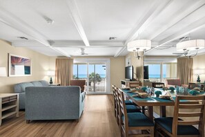 Flat-screen TV, DVD player - Destin Holiday Beach Resort (Destin)