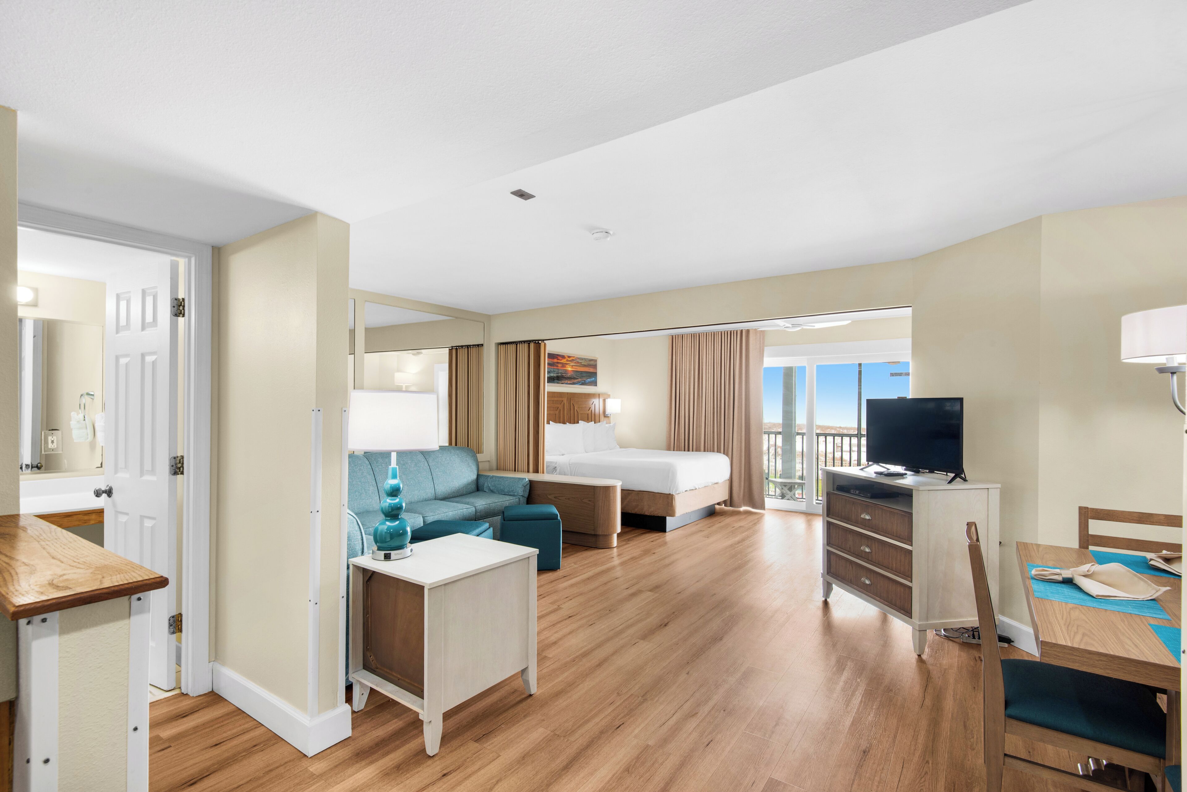 Gulf Deluxe Studio | Iron/ironing board, free WiFi, bed sheets