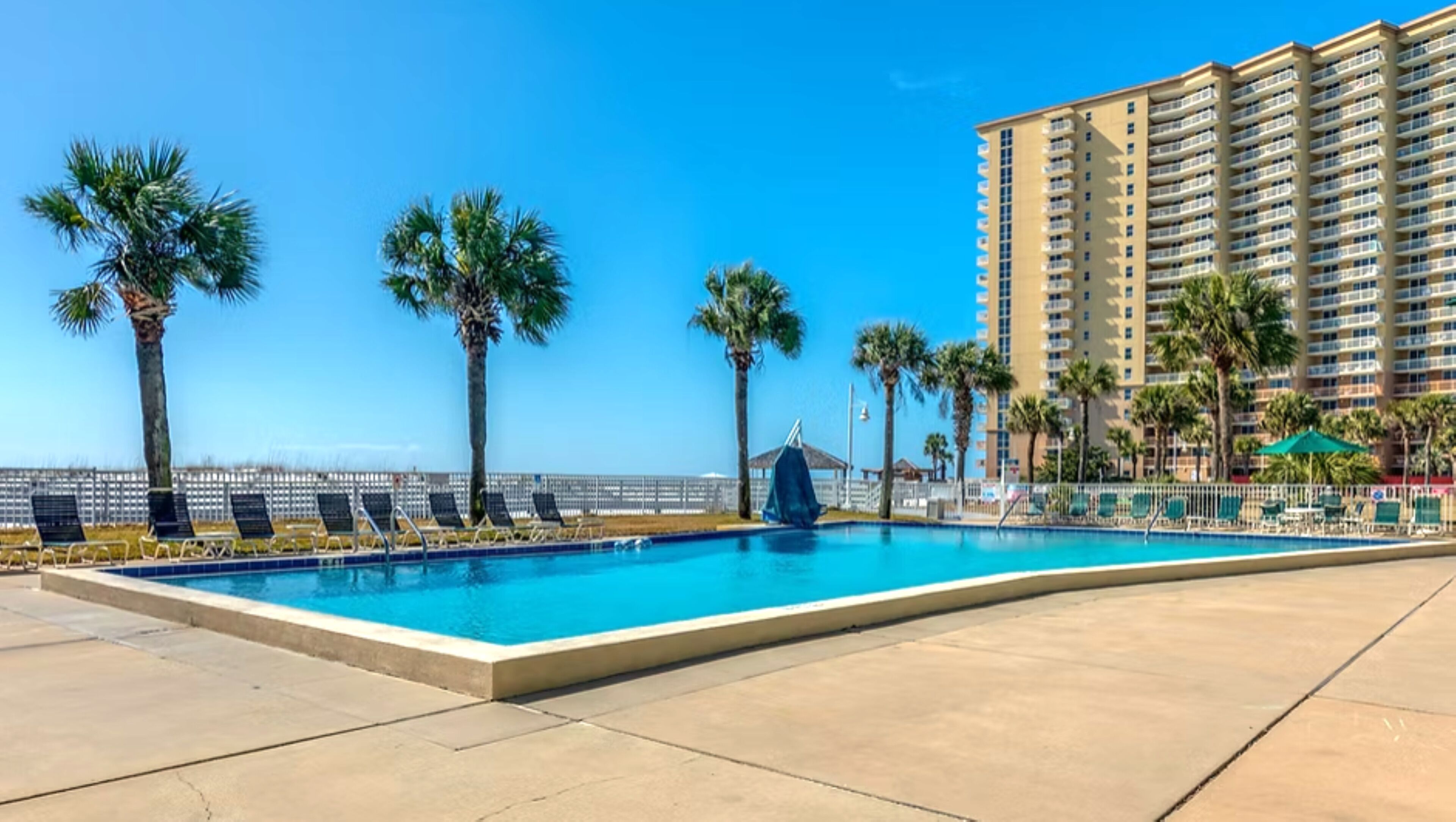 Hồ bơi ngoài trời 