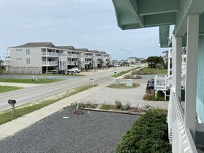 Property grounds - Relax in Palmetto Paradise, a spacious 3BR beachfront retreat in Holden Beach, NC. (Holden Beach)