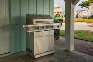 Terrace/patio - Relax in Palmetto Paradise, a spacious 3BR beachfront retreat in Holden Beach, NC. (Holden Beach)
