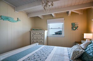 3 bedrooms, WiFi, bed sheets - Relax in Palmetto Paradise, a spacious 3BR beachfront retreat in Holden Beach, NC. (Holden Beach)