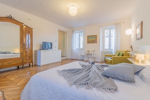 2 bedrooms, iron/ironing board, free WiFi, bed sheets