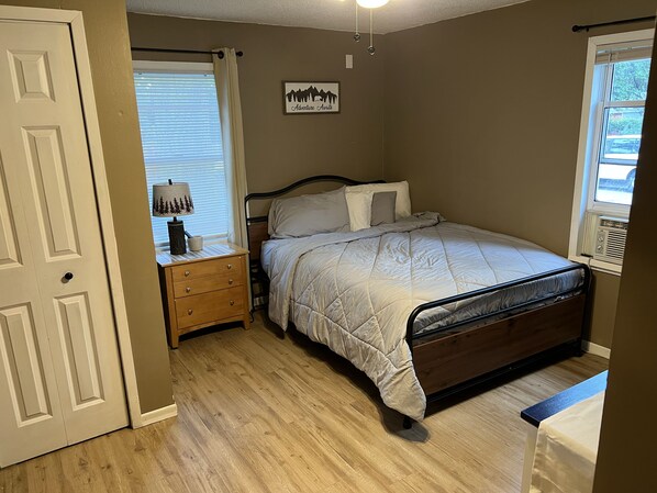 2 chambres, fer et planche à repasser, Wi-Fi gratuit, draps fournis