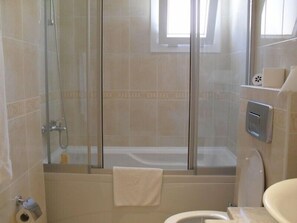 패밀리 빌라 | 욕실 | 샤워 시설, 헤어드라이어, 비데, 타월