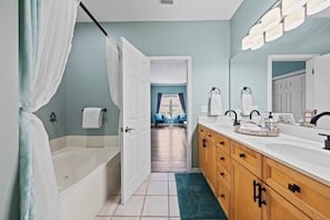 Combined shower/tub, jetted tub, hair dryer, towels - Two Minute Walk to the Beach (Miramar Beach)