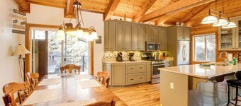 4 Mi to Beach: Lake Tahoe Mountain Retreat!