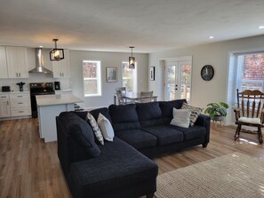 Télévision, cheminée, Netflix, baby-foot