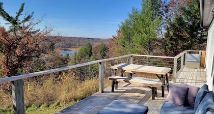 Beautiful views and water access on 20 acre paradise! slps 14 Hot tub dock kayak