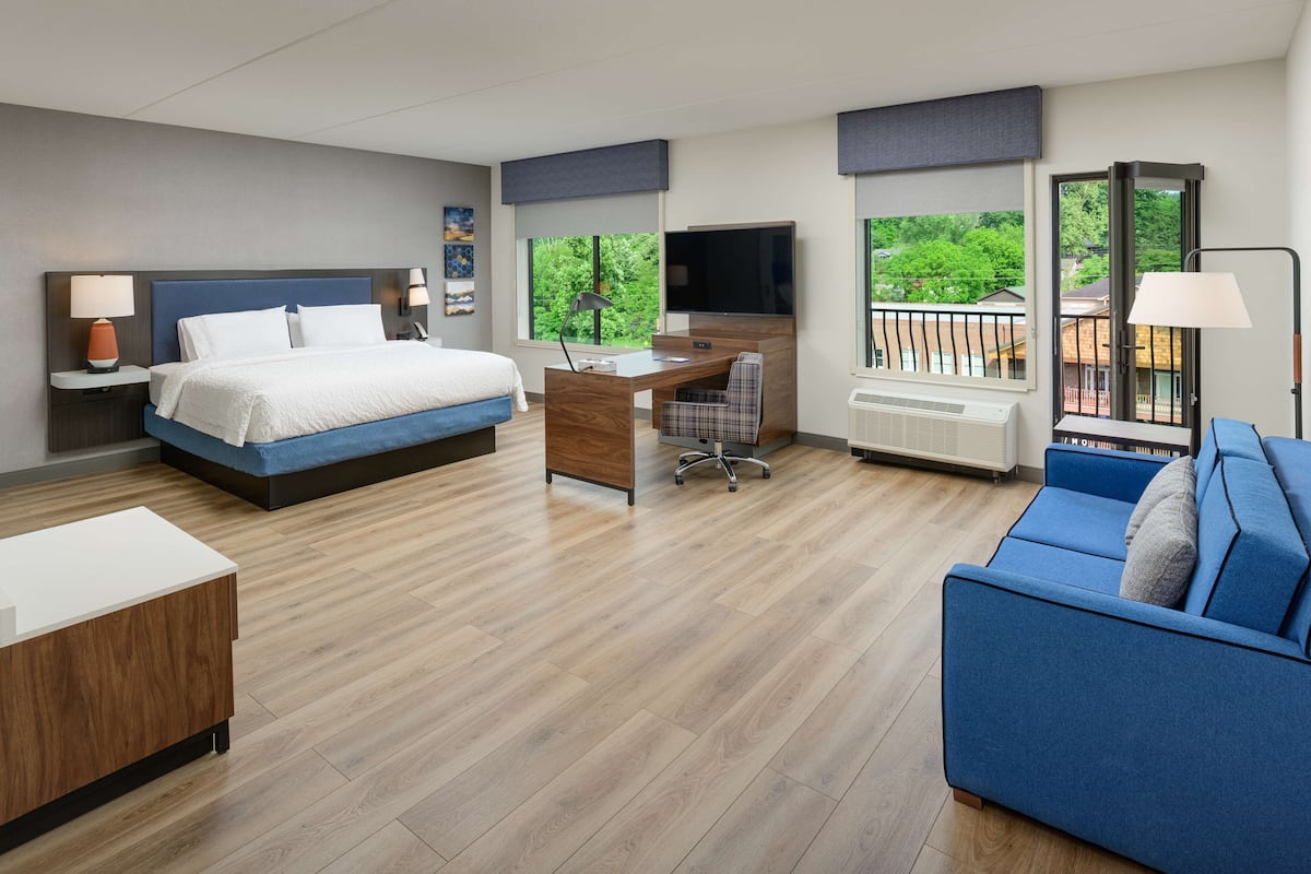 studio, 1 king bed, city view | in-room safe, desk, laptop workspace, blackout curtains