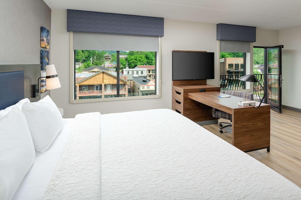 studio, 1 king bed, city view | in-room safe, desk, laptop workspace, blackout curtains