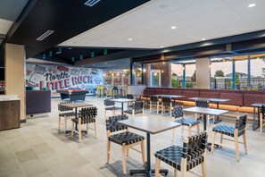 Lobby - Tru by Hilton North Little Rock (North Little Rock)