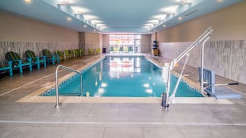 Indoor pool, sun loungers