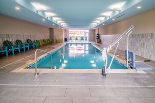 Indoor pool, sun loungers