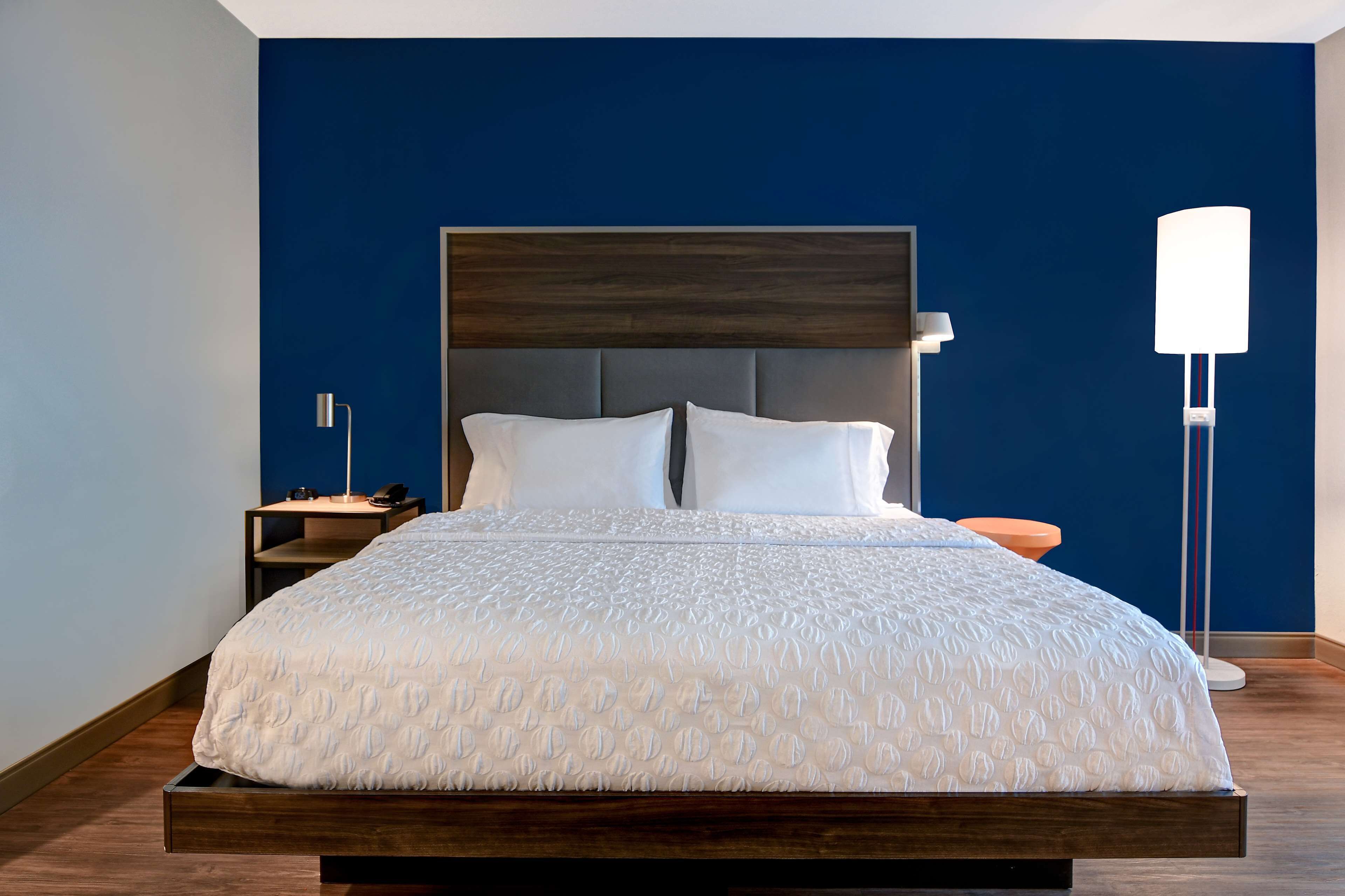 room, 1 king bed | individually decorated, individually furnished, desk, free wifi