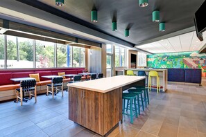 Lobby - Tru by Hilton Rocky Mount (Rocky Mount)