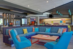 Free daily buffet breakfast  - Tru by Hilton Rocky Mount (Rocky Mount)