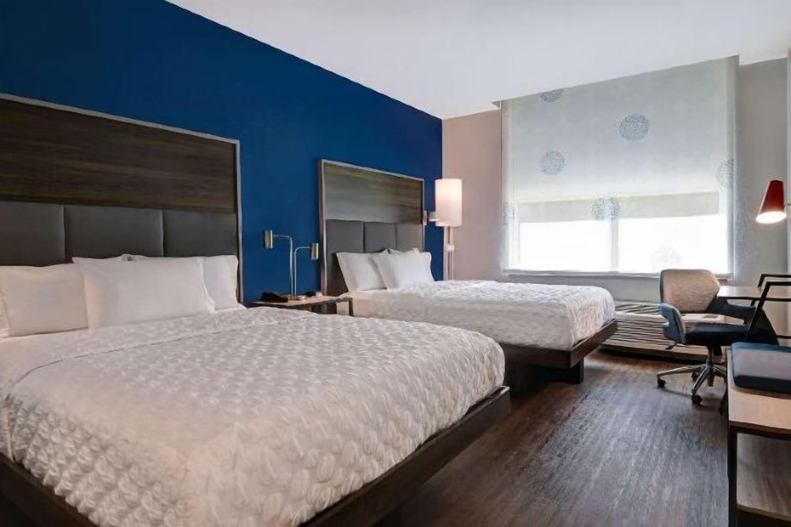 特色装修、特色家居、办公桌、免费 WiFi