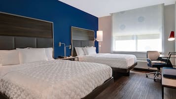 Decoración personalizada, muebles diferentes, escritorio y wifi gratis