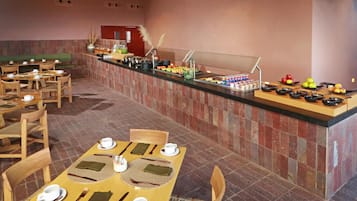 Daily continental breakfast (MXN 398.00 per person)