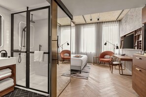 Zimmersafe, Schreibtisch, laptopgeeigneter Arbeitsplatz