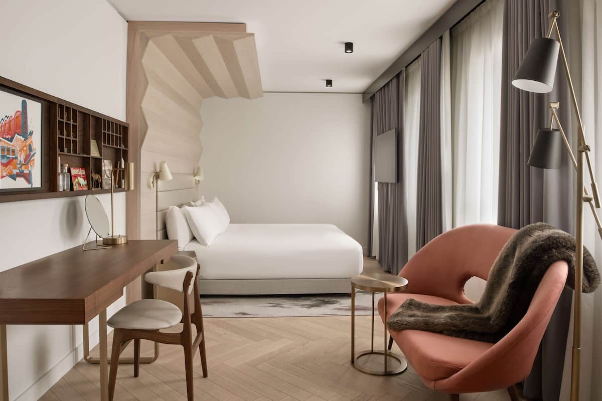 Family Room, 1 Katil Raja (King) (Connecting Rooms) | Peti besi dalam bilik, meja, ruang kerja komputer riba 