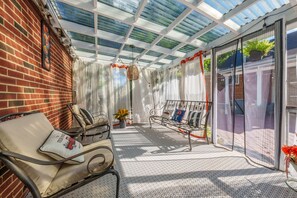 Interior - Prime Location, Private Loft Apartment. Well-Appointed for Comfort & Convenience (Princeton)