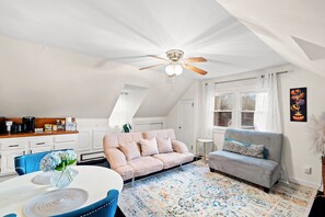 Interior - Prime Location, Private Loft Apartment. Well-Appointed for Comfort & Convenience (Princeton)