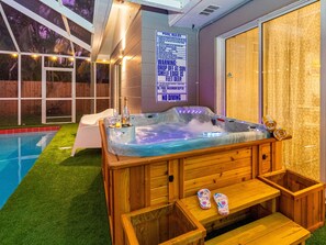 Spa - Pool • Hot Tub • Massage Chair • Free EV Charger • 5 Mins to Beaches! (Seminole)